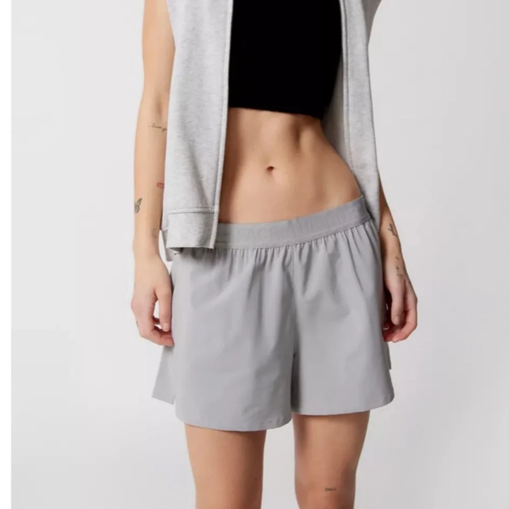 The North Face Women's Light Gray Athletic Wander Pullon Shorts xxl